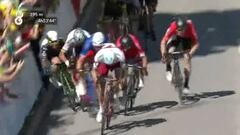 Sagan tumbó de un codazo a Cavendish y ganó Démare