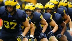 Michigan Wolverines wide receiver Peyton O'Leary (81) and teammates do drills during a practice session before the College Football Playoff national championship game against the Washington Huskies