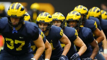 Michigan Wolverines wide receiver Peyton O'Leary (81) and teammates do drills during a practice session before the College Football Playoff national championship game against the Washington Huskies