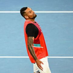 El estreno de Kyrgios da para película de Hollywood: del 'siuuu' a beberse una cerveza