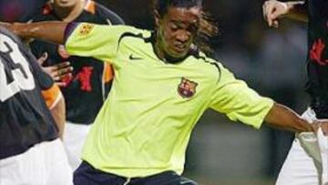 <B>LA ESTRELLA.</B> El brasileño Ronaldinho ha sido el centro de atención del Barcelona en Asia.