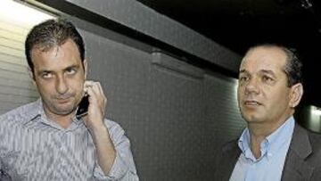 <b>ACEPTÓ. </b>Joaquín Morales, ayer junto a Rondán tras aceptar su dimisión como entrenador.