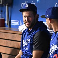 Clayton Kershaw signs deal with Los Angeles Dodgers