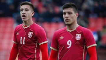 Saponjic y Jovic, durante un partido con la selecci&oacute;n serbia.