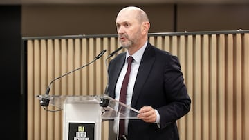 Rafael Louzán durante la gala con los árbitros españoles internacionales.