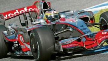 <b>BAJO SOSPECHA. </b>Este coche que pilotó De la Rosa ayer en Jerez con slicks es el centro de los rumores.