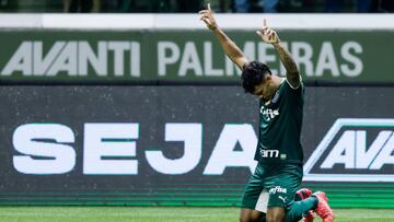 SAO PAULO, BRAZIL - JULY 18: Gabriel Veron #27 of Palmeiras celebrates after scoring the first goal of his team during a match between Palmeiras and Cuiaba as part of Brasileirao Series 2022 at Allianz Parque on July 18, 2022 in Sao Paulo, Brazil. (Photo by Alexandre Schneider/Getty Images)