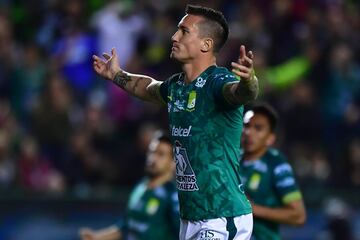 Cuando parecía que los Tuzos estaban completos, el argentino llegó para acompañar a Roberto de la Rosa y Roberto Nurse, ya que Kazim Richards fue dado de baja para darle ingreso al exjugador de León