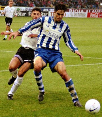 Jugó con el Alavés la temporada 1998-99 y con el Real Madrid la temporada 1997-98.