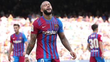 Fútbol Fútbol - LaLiga - FC Barcelona v Levante - Camp Nou, Barcelona, ​​España - 26 de septiembre de 2021 Memphis Depay del FC Barcelona reacciona tras perder una oportunidad de anotar.