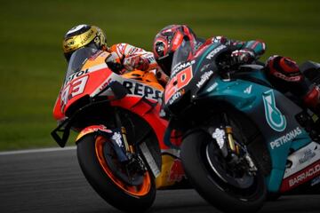 Marc M&aacute;rquez y Fabio Quartararo pelean en Cheste 2019.