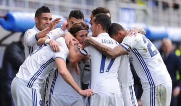 Karim Benzema (#9) of Real Madrid celebrates with teammates after scoring Real's 1st goal during the La Liga match between SD Eibar and Real Madrid CF at Estadio Municipal de Ipurua on March 4, 2017 in Eibar, Spain. (Photo by Denis Doyle/Getty Images)