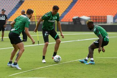 Fotos del entrenamiento de Nacional en el Atanasio Girardot acompañado de su afición.