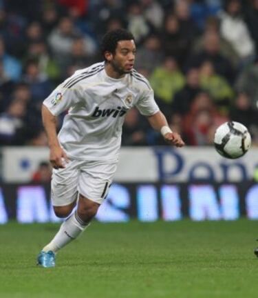 Su amistad con Cristiano empezaría desde que el portugués llegara en la temporada 2009-2010. Marcelo era uno de los jugadores más veteranos de la plantilla. Con la llegada de Manuel Pellegrini al banquillo madridista en esa temporada Marcelo jugaría la gran mayoría de partidos como extremo izquierdo, finalizando la campaña con un total de 9 asistencias y 4 goles.