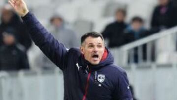 Sagnol grita durante el partido entre Girondins y Ajaccio. 