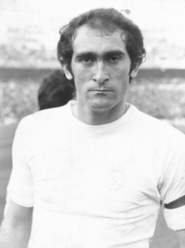 Pirri jugó 16 temporadas en el Real Madrid. Tras su retirada en México regresó al club blanco para ejercer de médico del primer equipo.