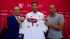 Castro y Monchi presentan a Franco V&aacute;zquez.