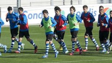 <b>A LA CARRERA. </b>Los jugadores del Espanyol, ejercitándose ayer sobre el verde de Sant Adrià; ya están preparados para recibir al Rayo.
