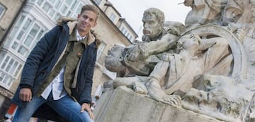 Marcos Llorente attends AS in Vitoria-Gasteiz.