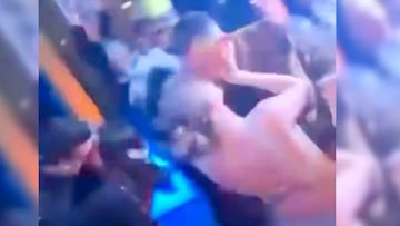 Apasionado beso captado en c¨¢mara entre Taylor Swift y Travis Kelce