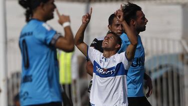 Futbol, Iquique vs Universidad Catolica.
Campeonato Apertura 2015-2016.
El jugador de Universidad Catolica, Diego Bounanotte, centro, celebra su gol contra Iquique durante el partido de primera división disputado en el estadio Cavancha.
Iquique, Chile.
04/12/2016
Marcelo Hernandez/Photosport*****
Football, Iquique vs Universidad Catolica.
13th date, Aperture Championship 2016-2017.
Universidad Catolica's player Diego Bounanotte,center, celebrates his goal against Iquique during Aperture Championship match at Cavancha stadium in Iquique, Chile.
04/12/2016
Marcelo Hernandez/Photosport
