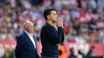 GIRONA, 25/09/2024.- El entrenador del Girona, Míchel, durante el partido de la jornada 7 de LaLiga entre Girona FC y Rayo Vallecano, este miércoles en el estadio Municipal de Montilivi, en Girona. EFE/ David Borrat