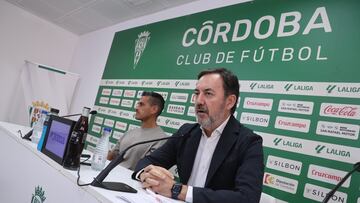 Monterrubio, con Juanito en la sala de prensa de El Arcángel