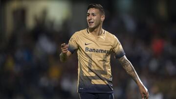 El "Chuco" Sosa llegó a Pumas como refuerzo para el Clausura 2014 y rápidamente se convirtió en ídolo de la afición gracias a sus grandes actuaciones. En junio de 2016, Tigres anunció su fichaje. Después de que se diera a conocer la noticia, la afición del conjunto de la UNAM encolerizó y pidió la renuncia de Rodrigo Ares de Parga.  