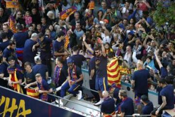 Los jugadores del FC Barcelona durante la celebración con la afición del nuevo título de Liga.