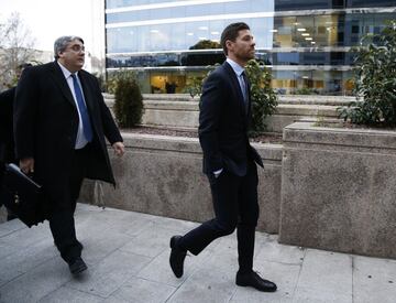 Xabi Alonso ha sido juzgado hoy por la Audiencia de Madrid por los presuntos delitos de fraude fiscal. La Fiscalía de Madrid solicita cinco años de prisión para el exfutbolista.