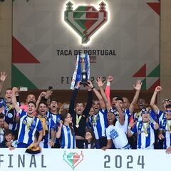 El Oporto remonta el año