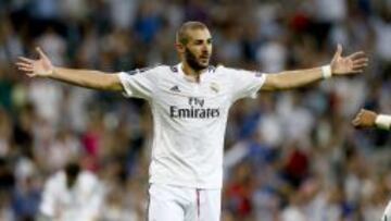 Benzema celebra su gol.