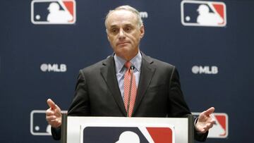 A pesar de que Rob Manfred insiste en arrancar la campa&ntilde;a para la segunda mitad de mayo, podr&iacute;a implementar un plan para cuidar las finanzas de la liga.