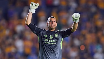 Nahuel Guzman of Tigres during the 17th round match between Tigres UANL and Atletico de San Luis as part of the Liga BBVA MX, Torneo Apertura 2025 at Universitario Stadium, on November 08, 2025 in Monterrey, Nuevo Leon, Mexico.