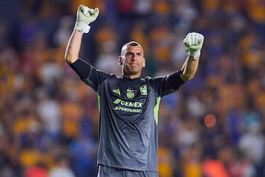 Nahuel Guzmán, a la altura de un histórico mexicano