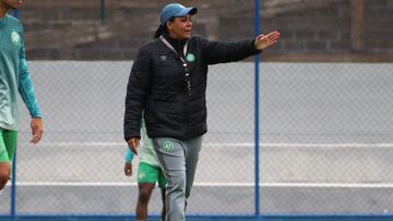 Nívia Lima se convirtió en la primera mujer entrenadora en Brasil