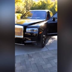 Mayweather presume en su Rolls Royce de todos los yenes que ha ganado