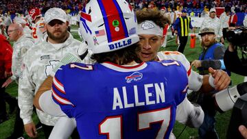 ORCHARD PARK, NEW YORK - NOVEMBER 17: Josh Allen #17 of the Buffalo Bills greets Patrick Mahomes #15 of the Kansas City Chiefs after defeating the Kansas City Chiefs 30-21 at Highmark Stadium on November 17, 2024 in Orchard Park, New York. Timothy T Ludwig/Getty Images/AFP (Photo by Timothy T Ludwig / GETTY IMAGES NORTH AMERICA / Getty Images via AFP)