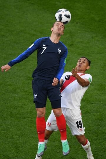 Antoine Griezmann y Yoshimar Yotun.