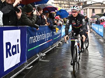 El belga Remco Evenepoel a su llegada a la meta en Salerno.