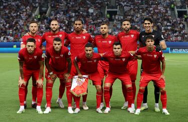 Oncel del Sevilla. De pie: Ivan Rakitic, Nemanja Gudelj, Loic Badé, Joan Jordán, Youssef En-Nesyri y Yassine Bounou. Agachados; Lucas Ocampos, Erik Lamela, Jesús Navas, Marcos Acuña y Óliver Torres.