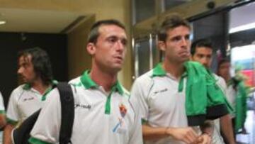 <b>EN VALLADOLID. </b>Kike Mateo y Verdés llegaron con la expedición del Elche en la noche de ayer.