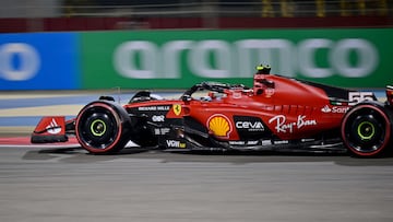 Carlos Sainz, con el Ferrari en el GP de Bahréin.