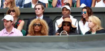 Venus Williams no se perdi¨® la victoria de su hermana Serena ante Garbi?e Muguruza en Wimbledon.