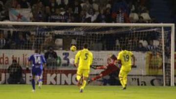 Culio, en el lanzamiento de penalti que dio la victoria al Depor.