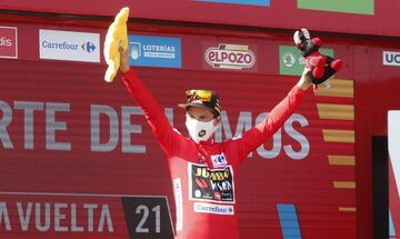 Roglic, maillot rojo.