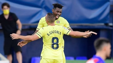 Villarreal's Cameroonian midfielder Andre-Frank Zambo Anguissa celebrates his goal with Villarreal's Spanish midfielder Santi Cazorla during the Spanish league football match between Villarreal CF and SD Eibar at La Ceramica stadium in Vila-real
