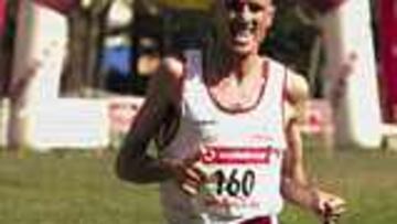 <B>IMPRESIONANTE.</b> Chema Martínez corrió a lo campeón en Vitoria.