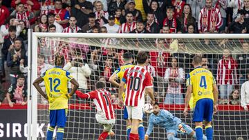 David Gil no pudo hacer nada en el penalti lanzado por Campuzano en el minuto 92. Foto: LaLiga.