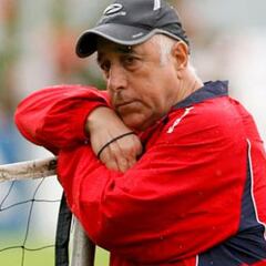 “Falta que Chile reconozca más a Nelson Acosta... no esperemos que se vaya para hacerlo”